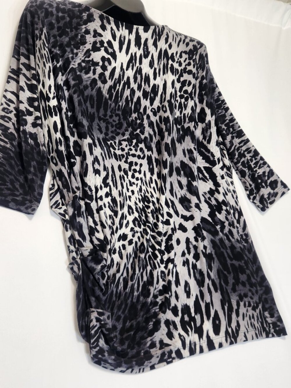 NWT Iman Global Chic Animal Print Top M Gray Black Boatneck ¾ Sleeve HSN - Picture 6 of 10
